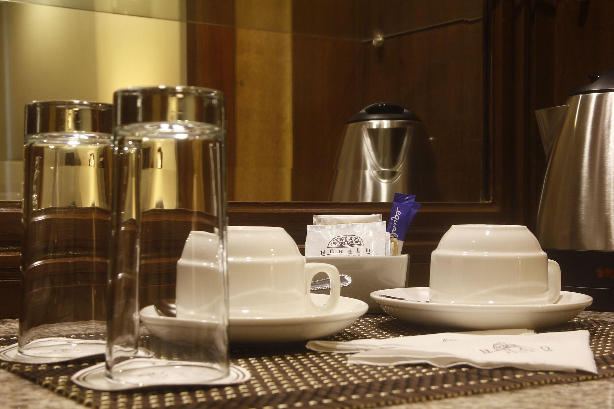 Herald Suites Polaris Makati City Ngoại thất bức ảnh