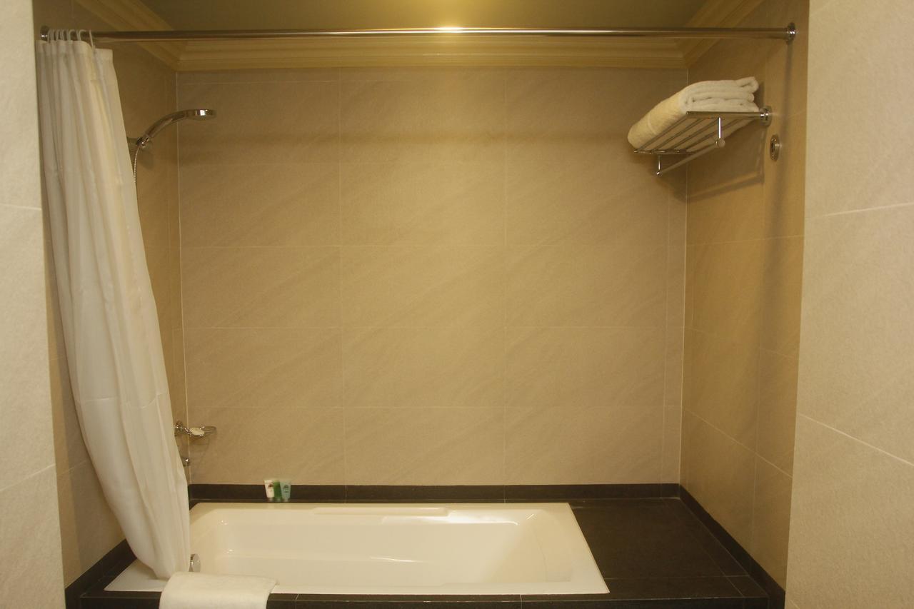 Herald Suites Polaris Makati City Ngoại thất bức ảnh